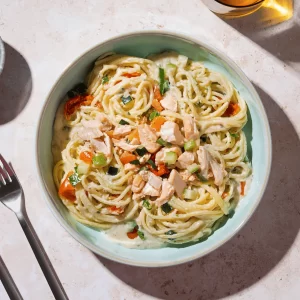 Spaghetti met Zalmstukjes in Romige Saus